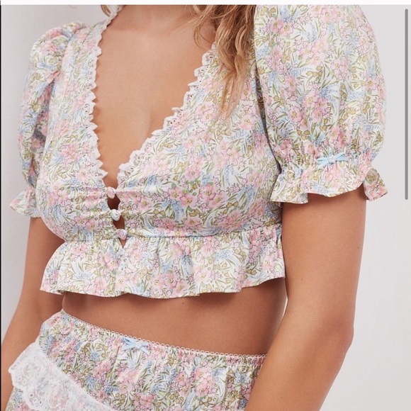 Farrah set for love and 🍋 lemons - Picture 2 of 16